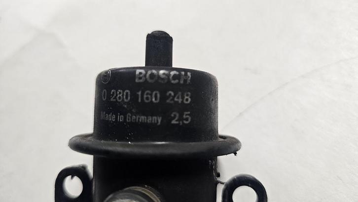 Brandstof druk regelaar 2.5 bar BMW 3 / 5 / 6 / 7 serie E30, Auto-onderdelen, Brandstofsystemen, Gebruikt, Herkomst onderdeel bekend