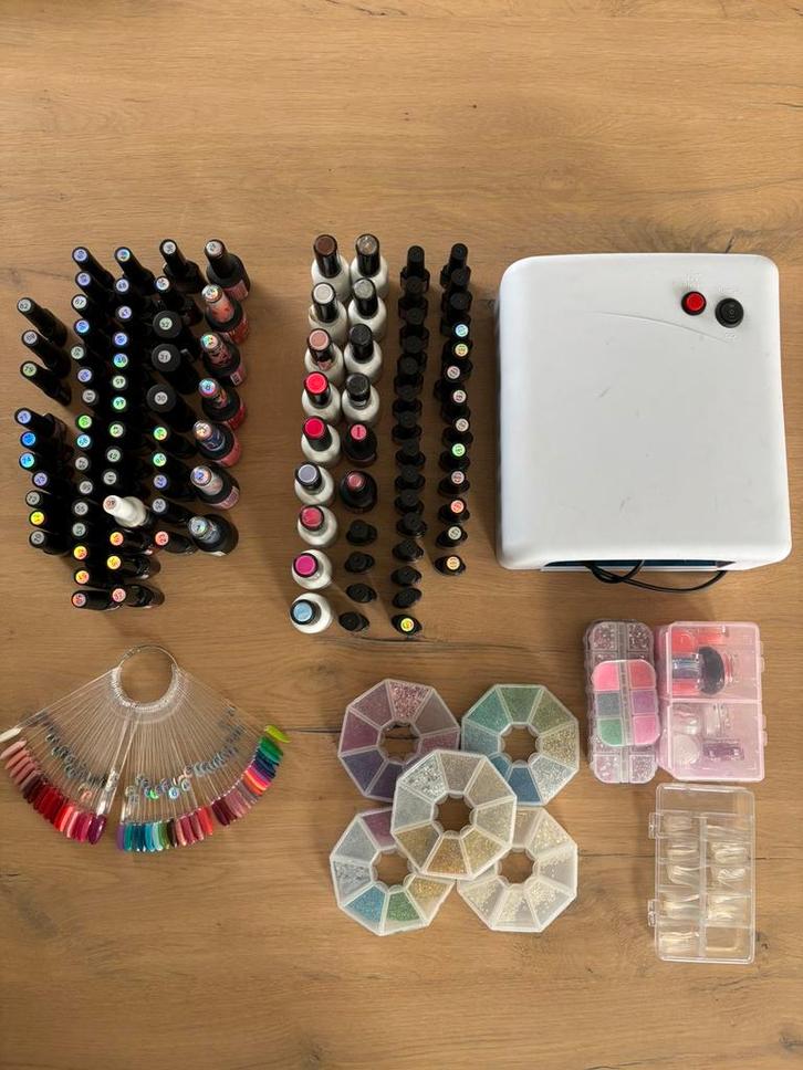 Complete set gelnagellak, Handtassen en Accessoires, Uiterlijk | Cosmetica en Make-up, Zo goed als nieuw, Ophalen