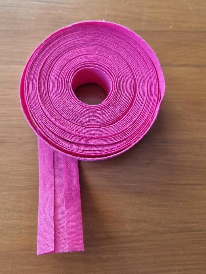 Biais band roze 2cmx5m, Hobby & Loisirs créatifs, Couture & Fournitures, Neuf, Ruban, Bande ou Élastique, Enlèvement ou Envoi