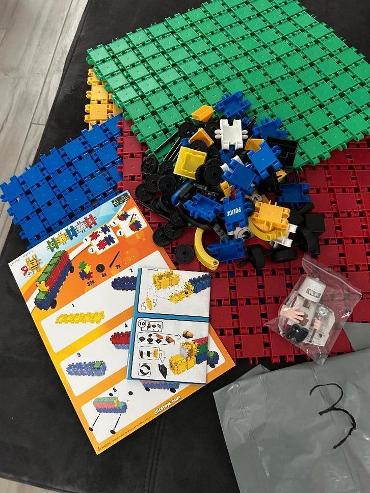 pak 500 clics -400 blokjes+100 stuks(ventje,wielen, stokjes., Kinderen en Baby's, Speelgoed | Bouwstenen, Zo goed als nieuw, Overige merken