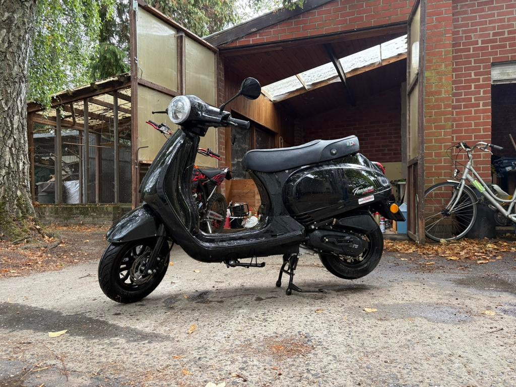 GTS Toscana 2022 – Slechts 3000 km – Topstaat, Enlèvement ou Envoi, Comme neuf, Classe B (45 km/h), Essence