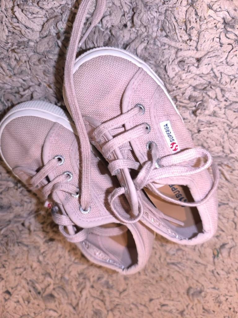 Schoenen superga 26, Enfants & Bébés, Vêtements de bébé | Chaussures & Chaussettes, Enlèvement ou Envoi