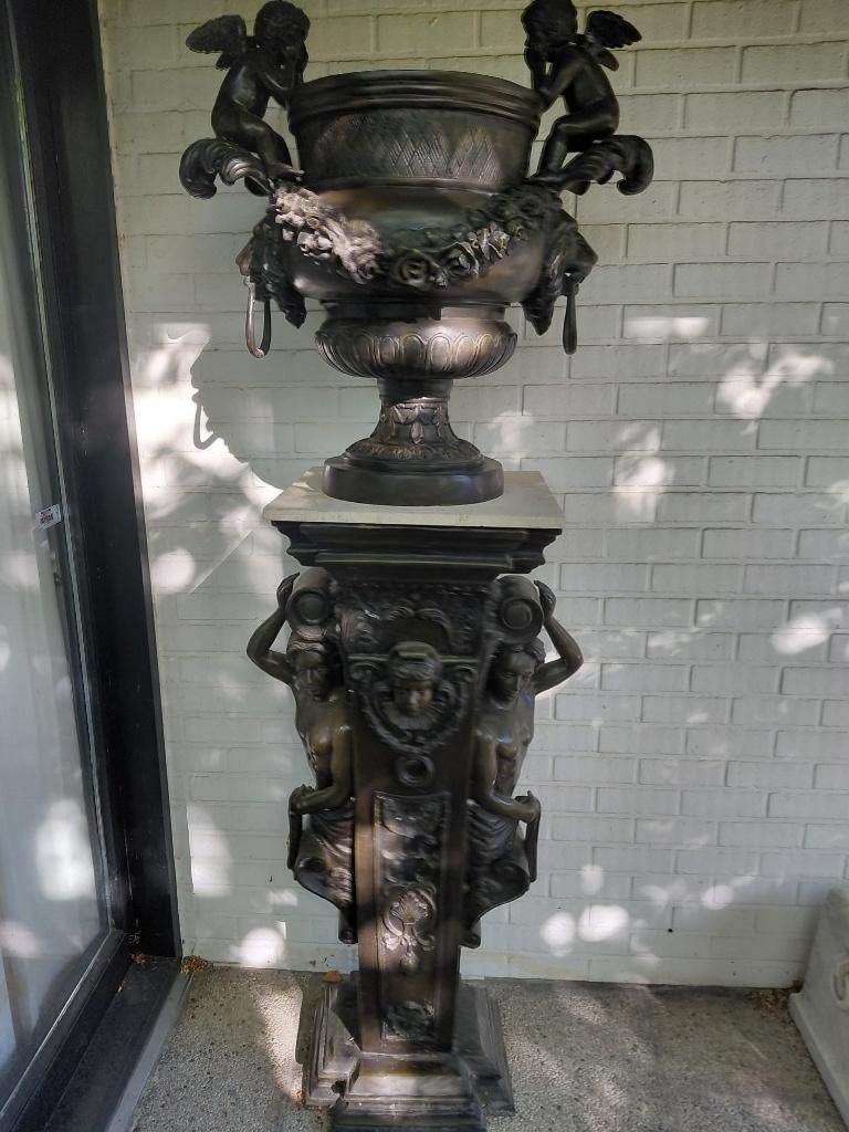 BRONZEN OUDERE ZUIL MET GROTE TUINVAAS IOP VAN KLANT TE KOOP, Jardin & Terrasse, Vases de jardin, Enlèvement ou Envoi, Comme neuf