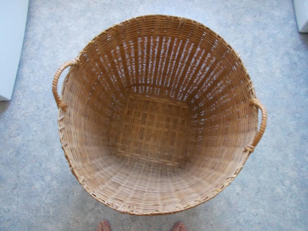 Panier/Manne en osier., Maison & Meubles, Accessoires pour la Maison | Plataux & Paniers, Osier, Rond, Comme neuf, Enlèvement