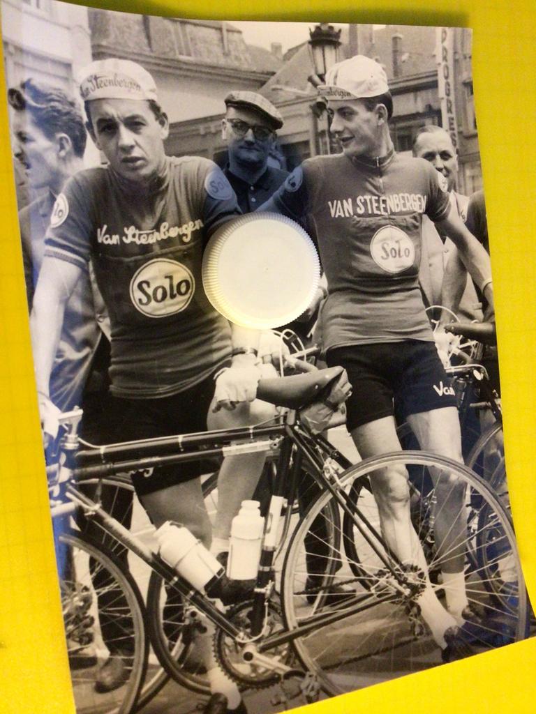 Persfoto 1961 team solo robert lelangue rene vanderveken, Verzenden