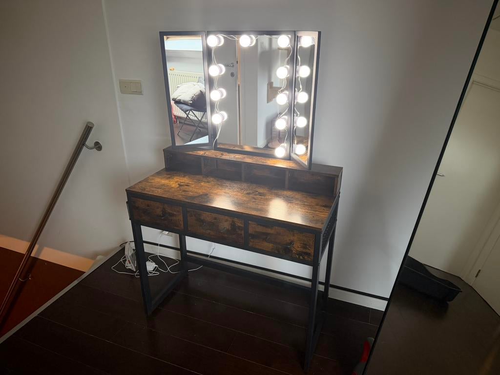 Make up tafel in top staat, Enlèvement