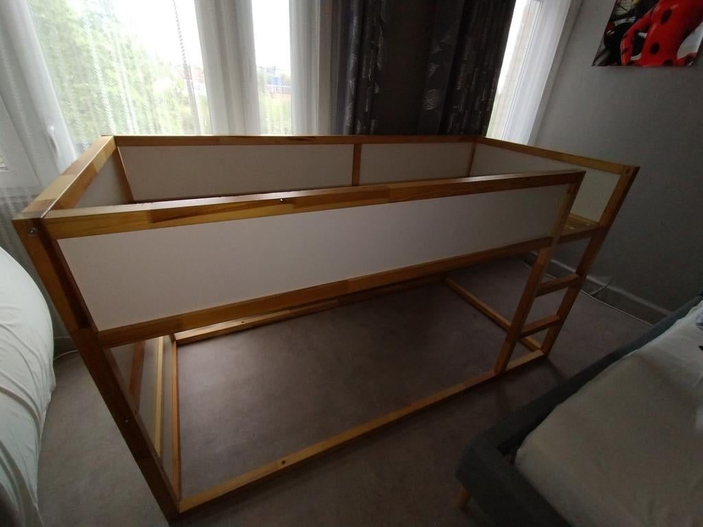 Lit Ikea Kura, Enlèvement