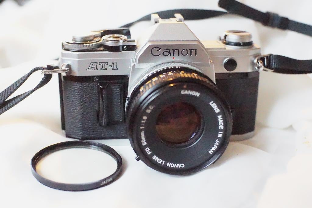 Canon AT-1 + Canon FD 50 mm 1.8 s.c, TV, Hi-fi & Vidéo, Enlèvement ou Envoi, Utilisé, Reflex miroir, Canon