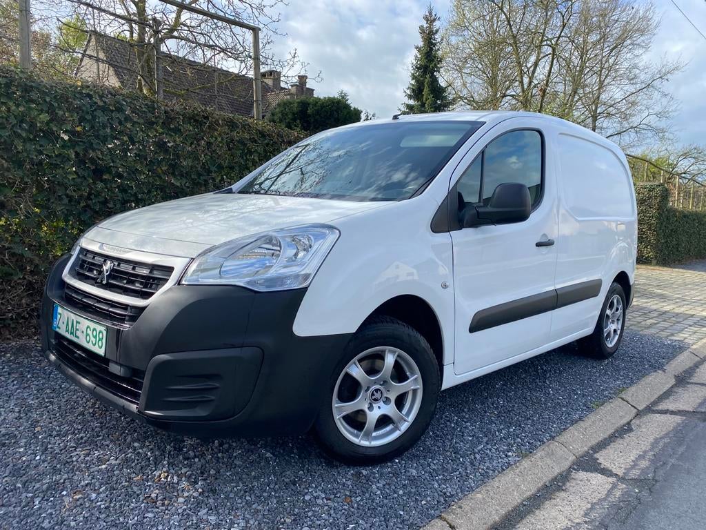 Peugeot partner 1,6 blue hdi euro 6 *79500 km, Autos, Camionnettes & Utilitaires, Achat, Euro 6, Entreprise, Boîte manuelle