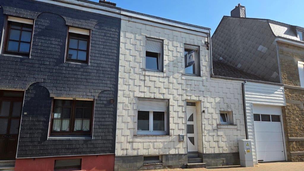 Bertrix: rijwoning met grote tuin, 2 slaapkamers., Immo, Huizen en Appartementen te koop, Provincie Luxemburg, 200 tot 500 m²