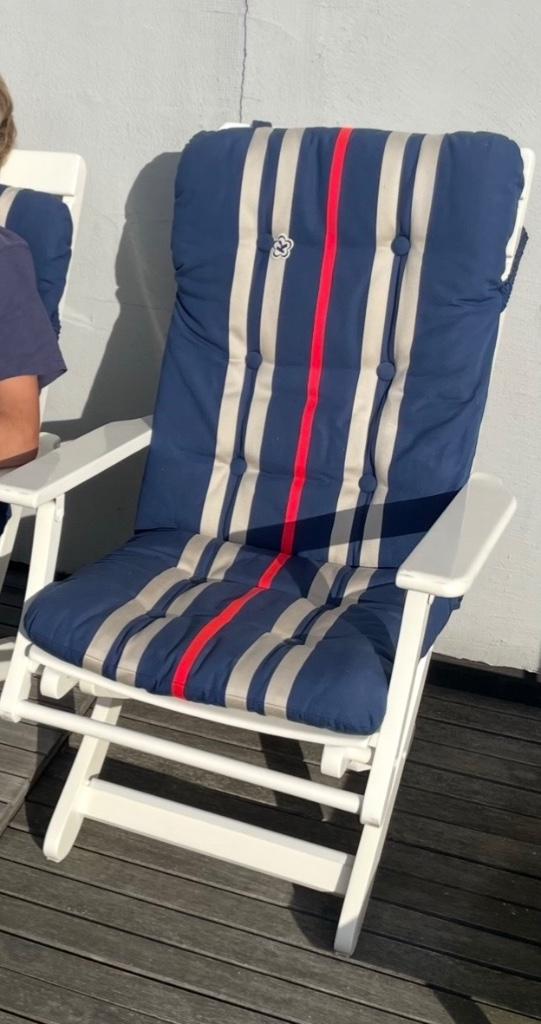 2 Houten tuinstoelen met kussen, Ophalen, Zo goed als nieuw, Hout