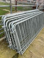 13 gegalvaniseerde hekkens, Weidegang