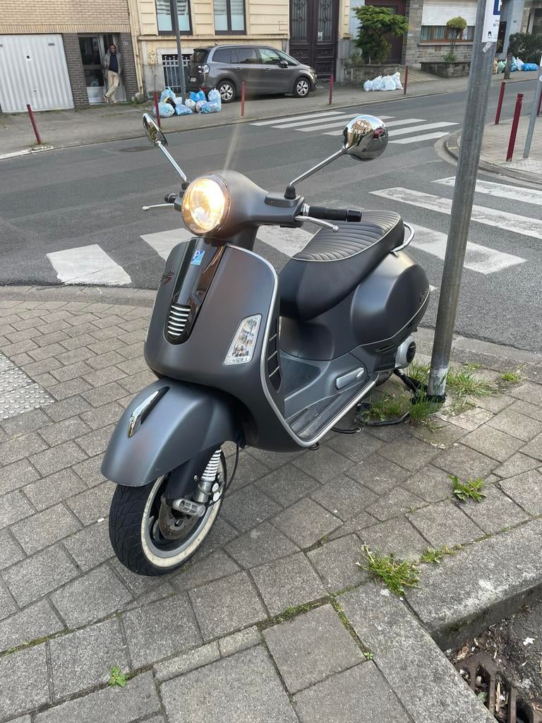Vespa gts sport 125cc, Fietsen en Brommers, Ophalen, Zo goed als nieuw, Vespa