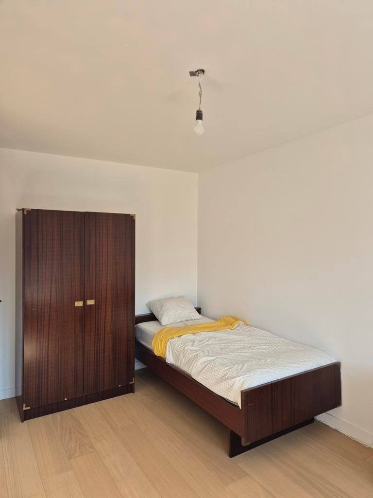 Gratis bed (2x), nachtkastje en kleerkast, Huis en Inrichting, Ophalen