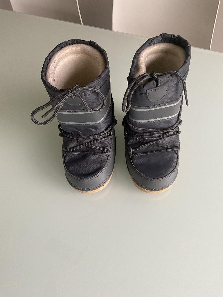 Sneeuwbotten, snowboots grijs maat 26/28, Ophalen of Verzenden, Zo goed als nieuw, Jongen of Meisje, Laarzen