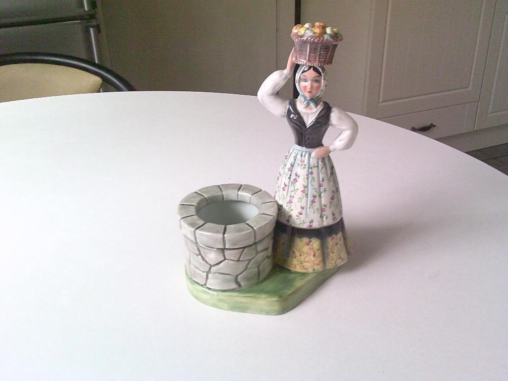 porseleine beeld triart made in italy, Ophalen, Zo goed als nieuw, Mens