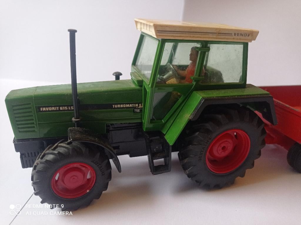 Tracteur FENDT, Charrette et 3 figurines BRITAINS en 1:32, Autres marques, Enlèvement, Utilisé, Autres types