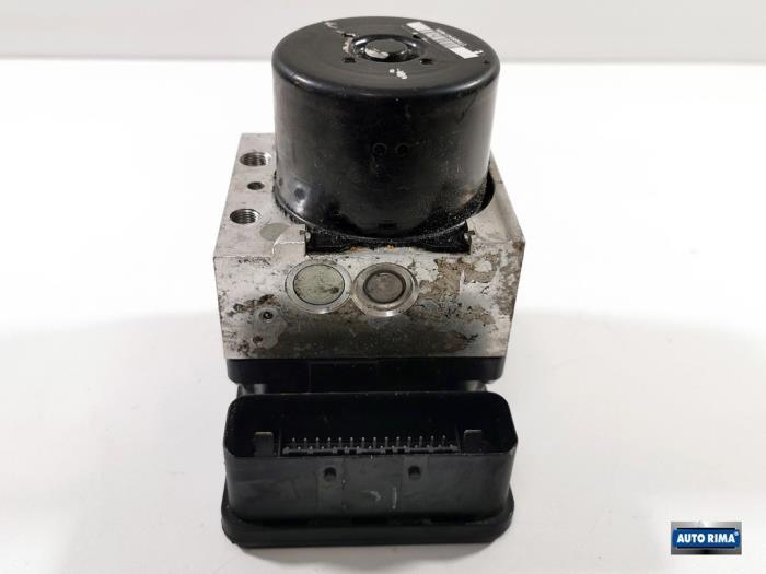 ABS Pomp van een Volvo V60, Gebruikt, -, -, Ophalen of Verzenden