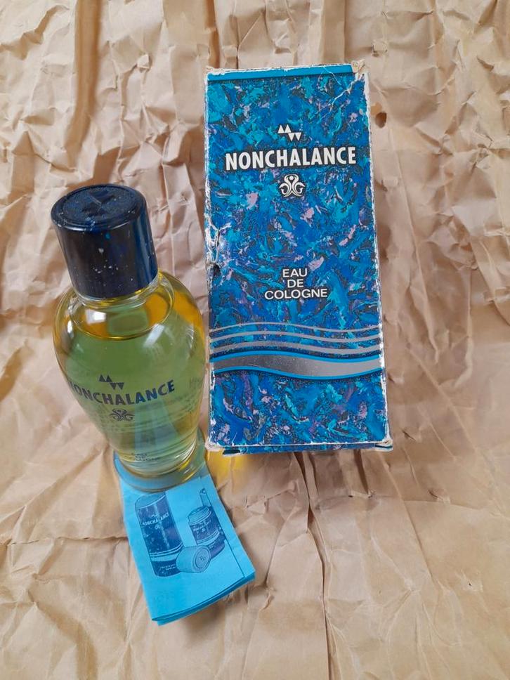 Ancienne bouteille parfum Nonchalance 100 ml, Collections, Parfums, Comme neuf, Bouteille de parfum, Plein, Enlèvement ou Envoi