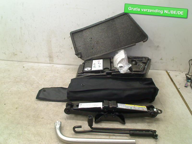 GEREEDSCHAPSET krik, Dhr. R. de Gouw, Gebruikt, Info@123Parts.nl, De Bloemendaal 21 21
5221 EB  'S HERTOGENBOSCH, NL