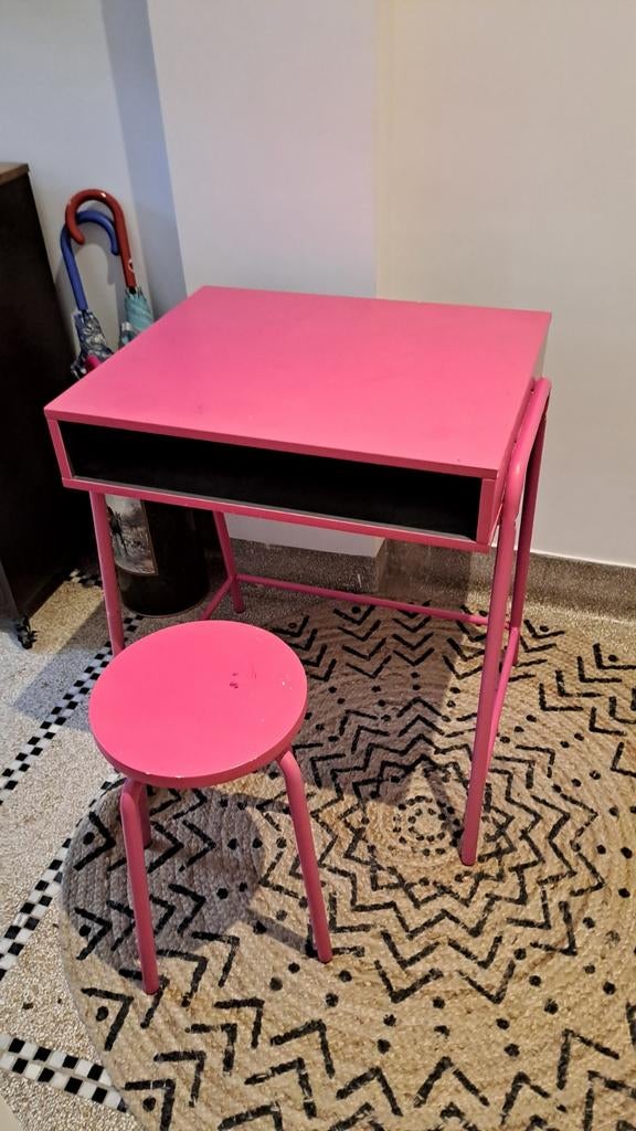 Bureau et tabouret enfant., Enlèvement