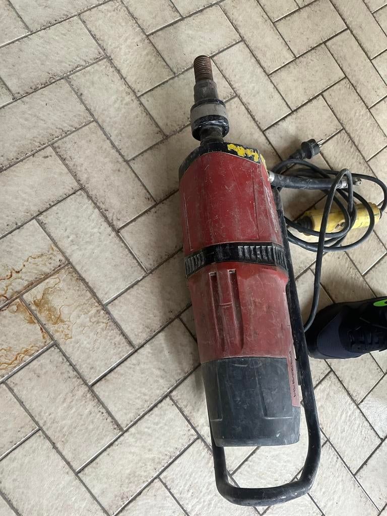 Diamand boormachines met statief, Doe-het-zelf en Bouw, Ophalen, Zo goed als nieuw