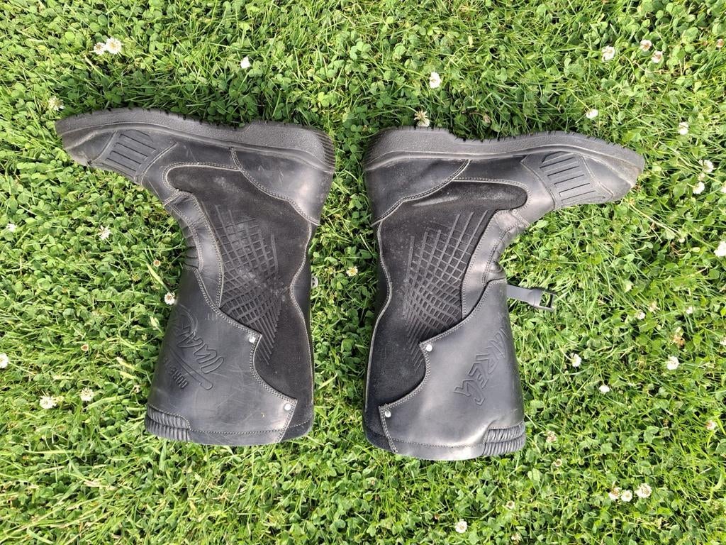 Bottes de moto, Enlèvement