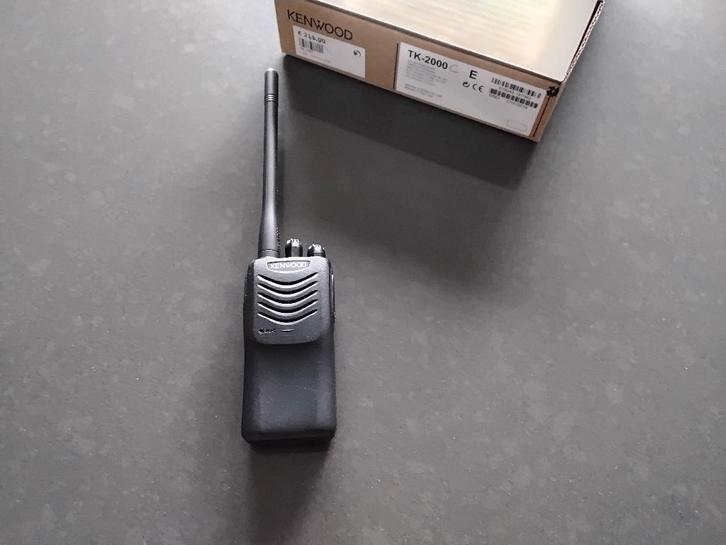 Kenwood TK2000, Telecommunicatie, Portofoons en Walkie-talkies, Zo goed als nieuw, Portofoon of Walkie-talkie, 2 to 5 km, Met broekklem