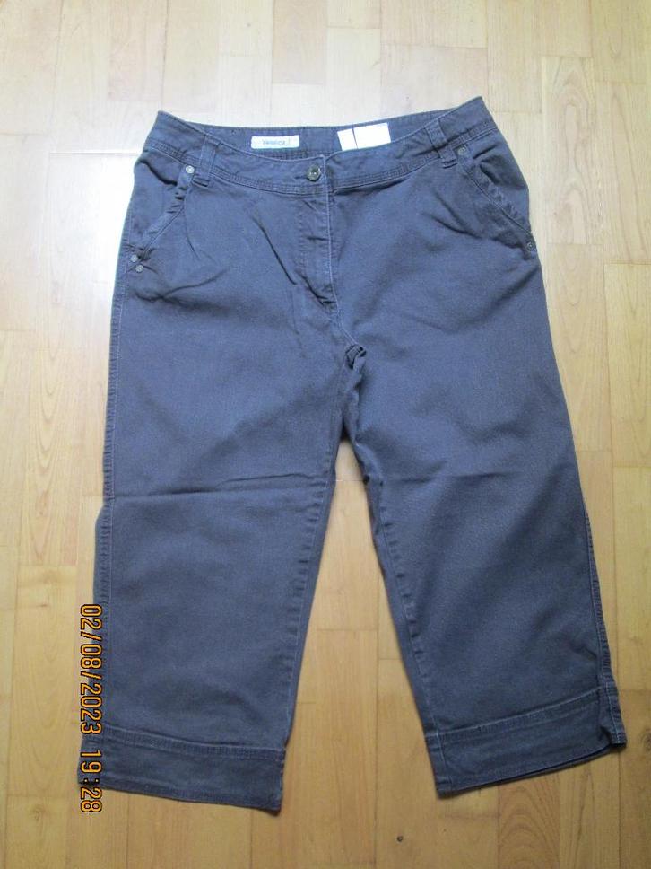 Pantacourt brun « C&A - Yessica » T 40, Vêtements | Femmes, Culottes & Pantalons, Comme neuf, Taille 38/40 (M), Brun, Trois-quarts