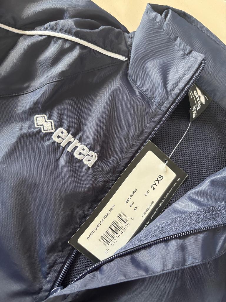 Errea jas waterdicht 120 cm nieuw!, Enfants & Bébés, Vêtements enfant | Taille 122, Enlèvement, Neuf, Garçon, Manteau