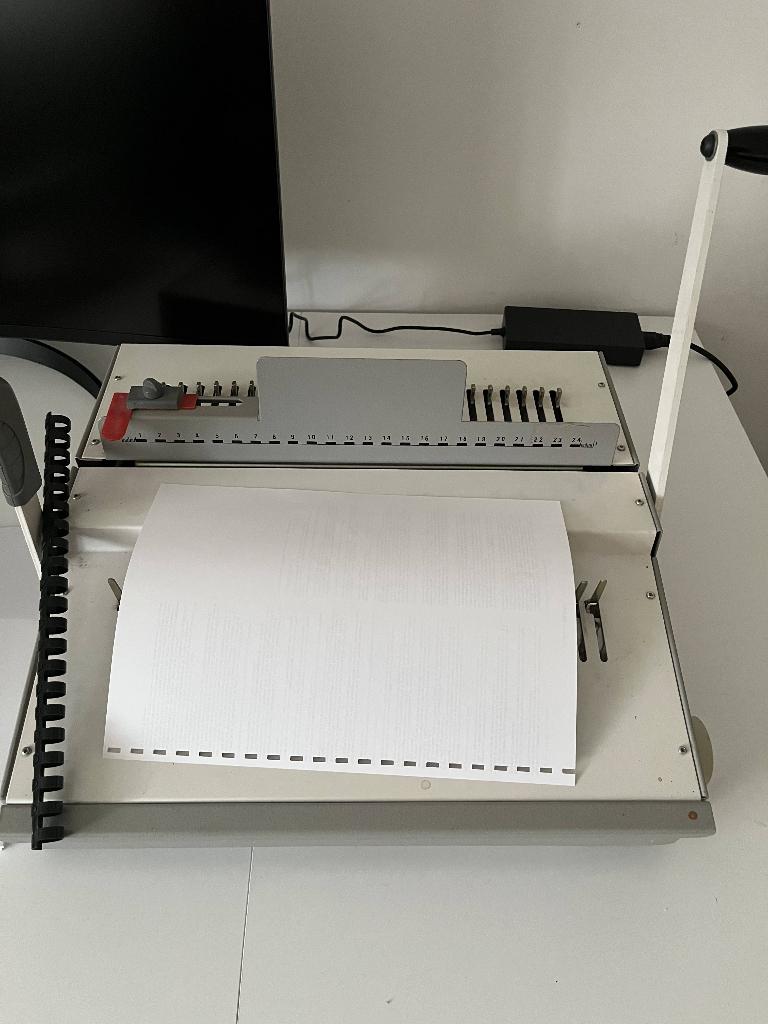 Kam- en gatenbinder + toebehoren, Diversen, Bureau-accessoires, Zo goed als nieuw, Ophalen