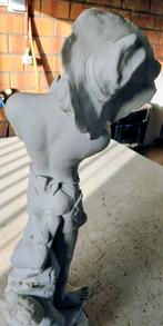 Statue de pêcheur en porcelaine, Enlèvement