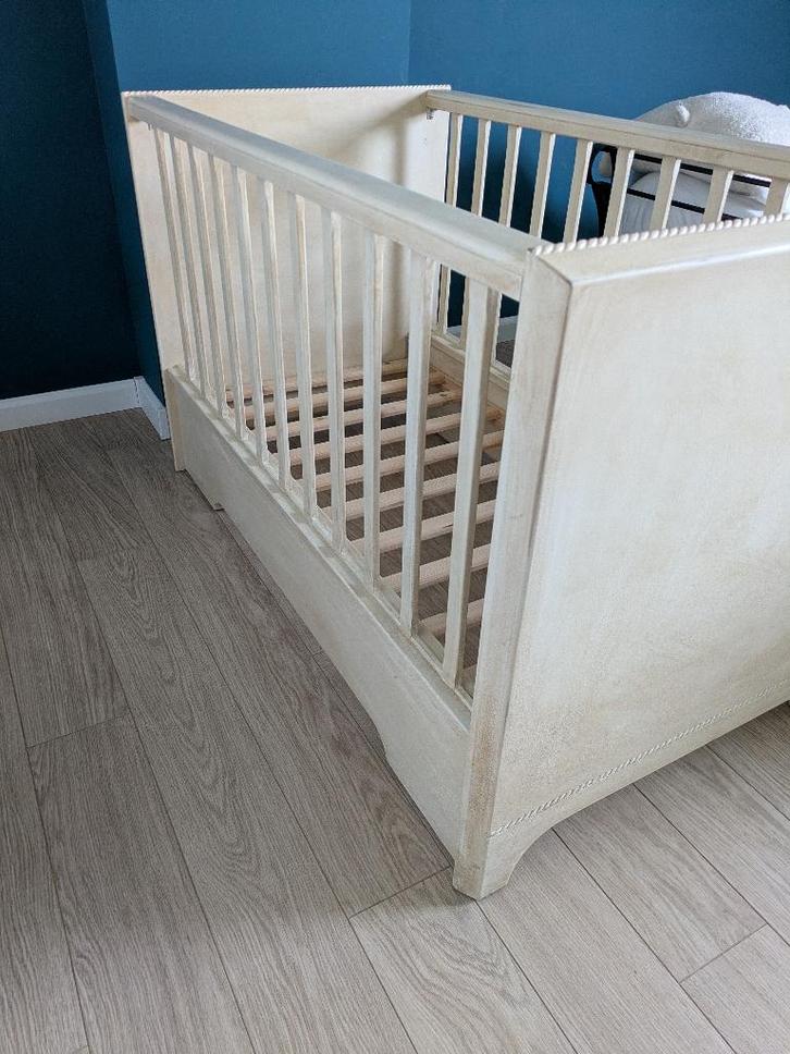 Babybedje (massief hout), Kinderen en Baby's, Babywiegjes en Ledikanten, Gebruikt, Ledikant, Ophalen