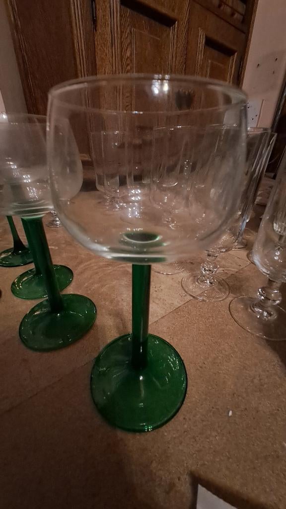 10 wijnglazen, Ophalen