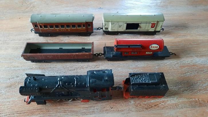 Très ancienne locomotive électrique et wagons en tôle, Hobby & Loisirs créatifs, Trains miniatures | HO, Utilisé, Locomotive, Enlèvement ou Envoi