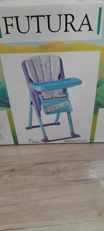 Chaise haute pour enfant FUTURA avec table intégré,  NEUF 