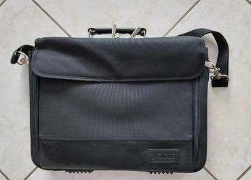 Zwarte laptoptas - veel vakken en comfortabel  beschikbaar voor biedingen