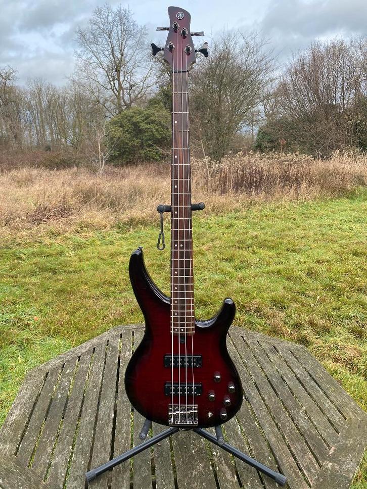 Yamaha TRBX604FM, Muziek en Instrumenten, Snaarinstrumenten | Gitaren | Bas, Zo goed als nieuw, Elektrisch, Ophalen of Verzenden