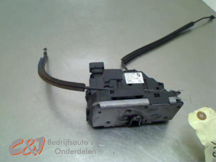 Serrure portière mécanique 2portes droite d'un Peugeot Box, Autos : Pièces & Accessoires, Carrosserie & Tôlerie, Peugeot, Utilisé