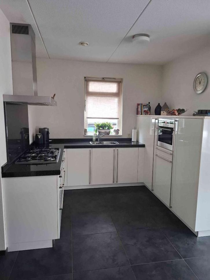 HOOGGLANS U VORM KEUKEN +APPARATUUR  ( BEZORGEN MOGELIJK), Huis en Inrichting, Keuken | Complete keukens, Gebruikt, U-keuken, Wit