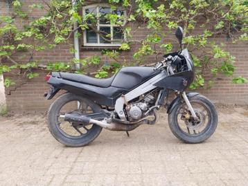 Yamaha TZR 125cc oldtimer motorfiets schuurvondst onderdele beschikbaar voor biedingen