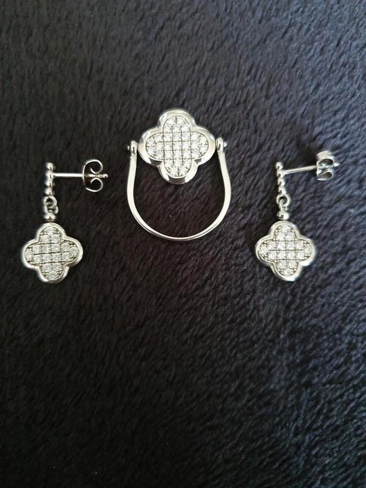 Nieuwe omkeerbare ring en oorbellen van Nona in zilver, Handtassen en Accessoires, Oorbellen, Nieuw, Zilver, Zilver, Met kristal