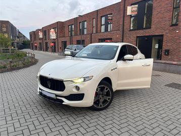 Maserati Levante S, Autos, Cuir et Alcantara, Achat, Carnet d'entretien, Noir