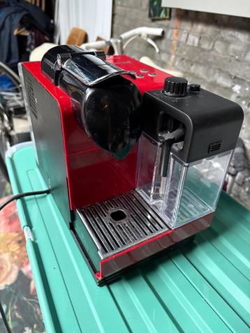 DeLonghi Lattissima Red EN521.R Nespresso machine beschikbaar voor biedingen