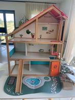 Houten poppenhuis met popjes en meubels, Kinderen en Baby's, Ophalen, Zo goed als nieuw, Poppenhuis