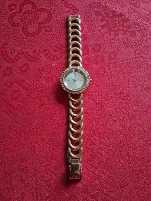 très belle montre pour femme état impeccable, Handtassen en Accessoires, Horloges | Dames, Zo goed als nieuw, Polshorloge, Overige materialen