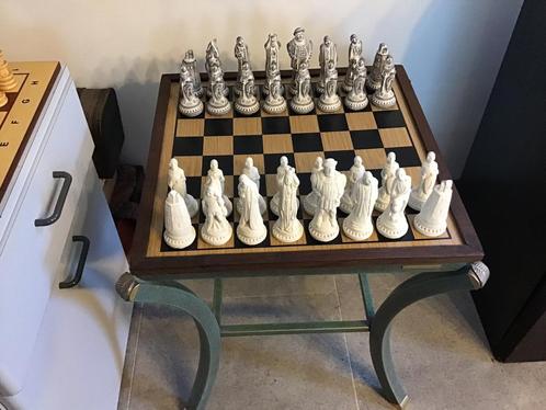 Schaaktafel  zwaar smeedijzer met grote stenen figuren, Hobby en Vrije tijd, Gezelschapsspellen | Bordspellen, Ophalen of Verzenden