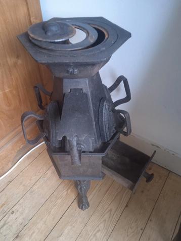 Decoratieve antieke strijkijzer kachel brocante curiosa  beschikbaar voor biedingen