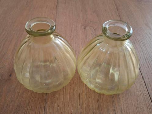 Twee glazen flesjes of vazen, Huis en Inrichting, Woonaccessoires | Stolpen, Zo goed als nieuw, Ophalen