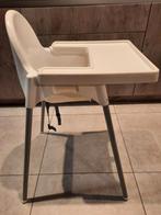 Hoge kinderstoel met blad en veiligheidsriempjes, Ophalen